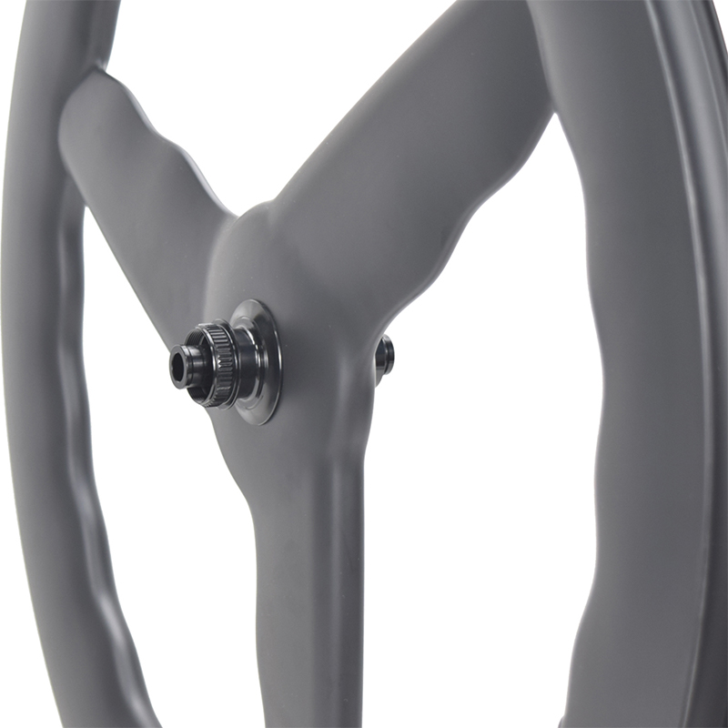700C carbon tri-spoke wheel